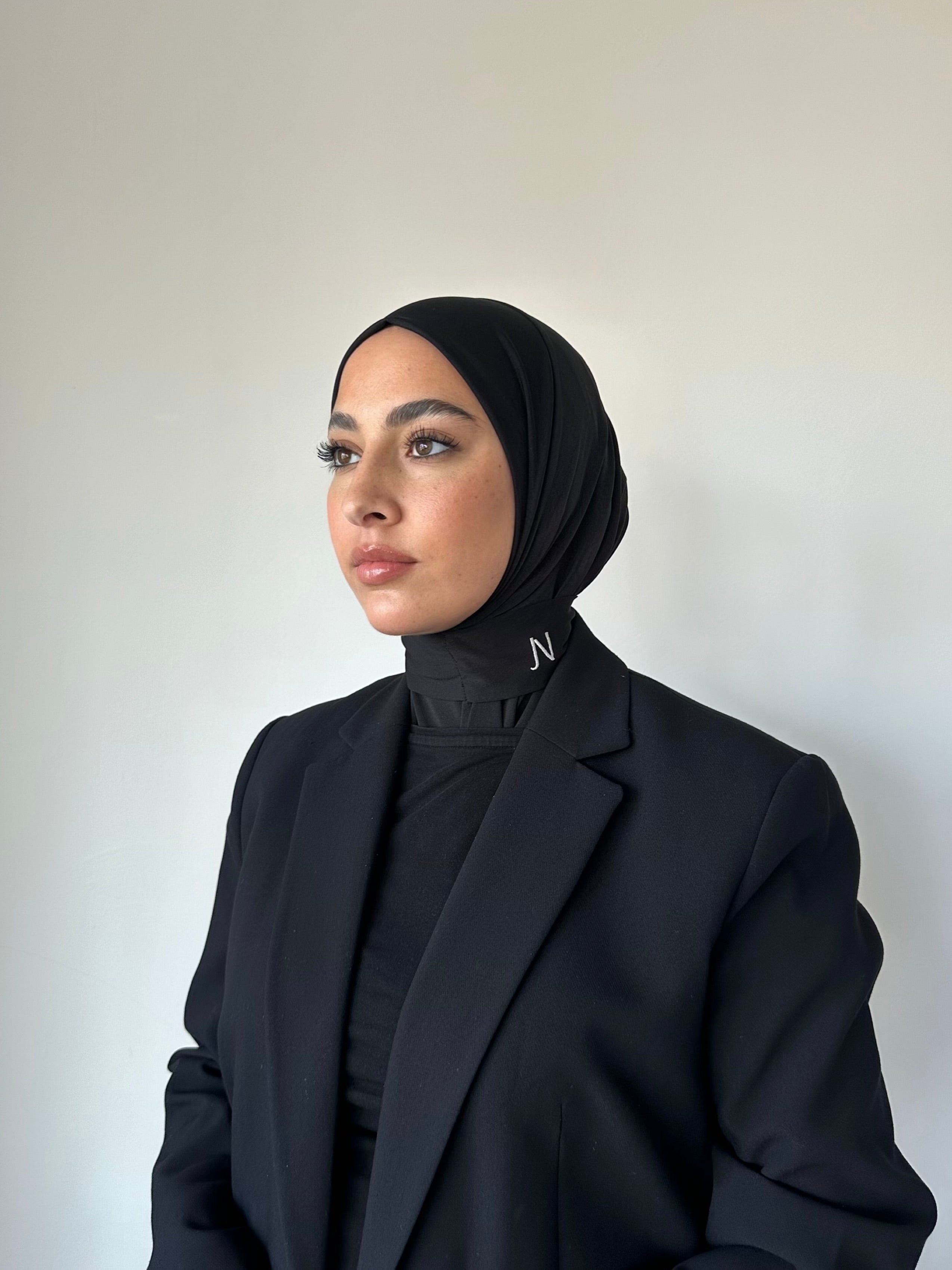 Bonnet noir logo blanc